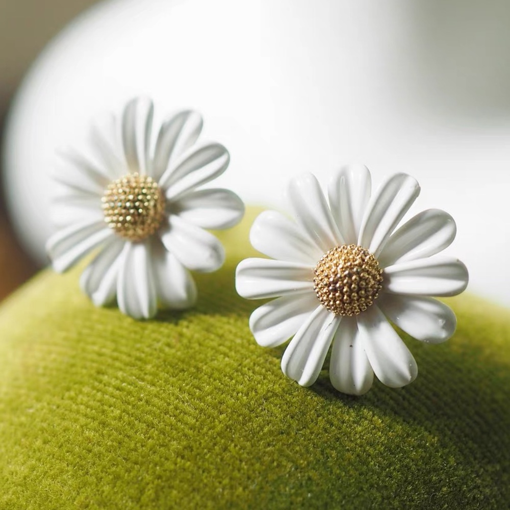 Kate Spade earrings daisy flower earrings
